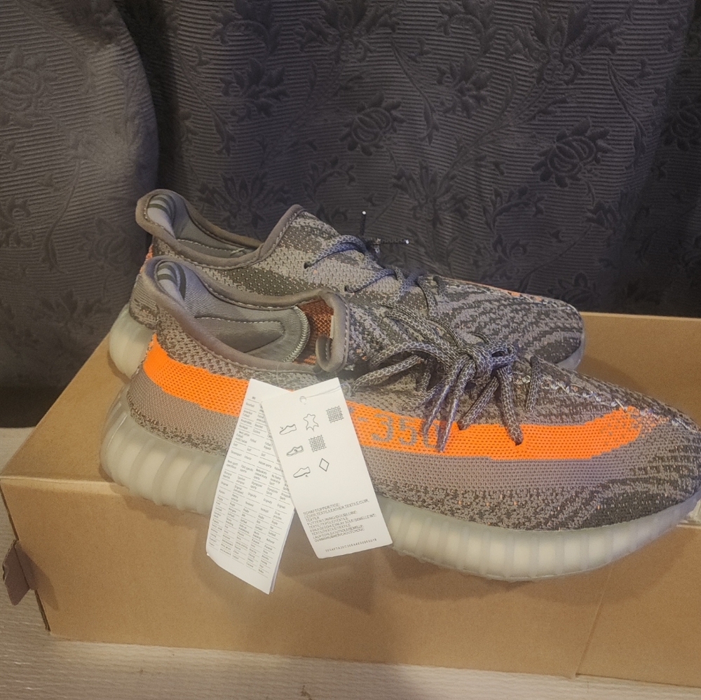 Sz. 11 New w Box Yeezy Boost Belluga Reflective